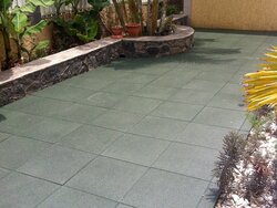 Carrelage en caoutchouc pour balcon et terrasse