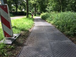 Dalles temporaires pour le pavage des rues et la conduite automobile