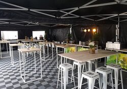 Solution de revêtement de sol pour tentes de festival, hospitalité de sport automobile, camping et foires