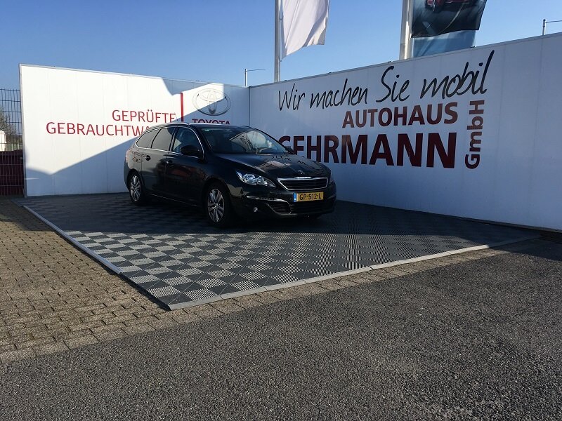 Kunststof kliktegels met open structuur