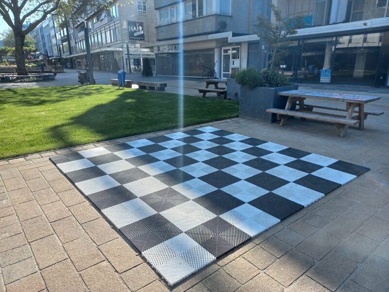 Kunststof kliktegels met open structuur